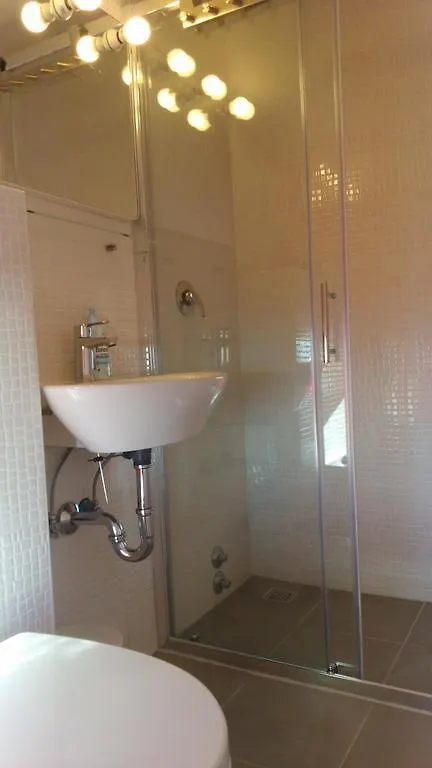 Orange Cube Apartment Fiume Croazia